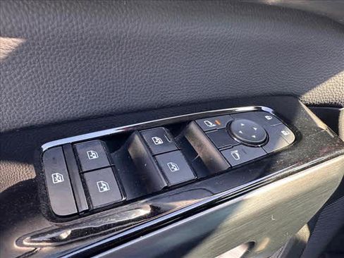 Used 2024 Nissan Pathfinder SL w/ Lighting Package (N92) image 16