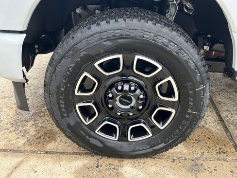 New 2026 Ford F250 Platinum w/ FX4 Off-Road Package image 12