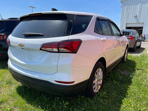 Used 2023 Chevrolet Equinox LS w/ LS Convenience Package FWD image 5