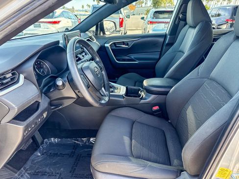 Used 2022 Toyota RAV4 SE image 20