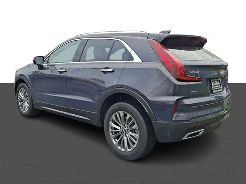 Used 2025 Cadillac XT4 Premium Luxury w/ Cold Weather Package image 5