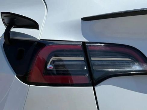 Used 2022 Tesla Model Y Performance image 48