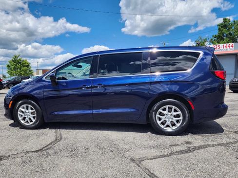 Used 2017 Chrysler Pacifica Touring FWD image 13