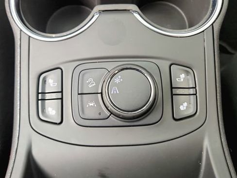 Used 2024 GMC Terrain SLT image 14