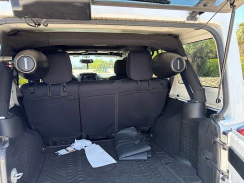 Used 2018 Jeep Wrangler Unlimited Sahara AWD/4WD image 19