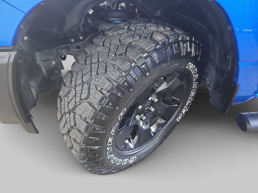 Used 2025 RAM 1500 Warlock AWD/4WD image 32