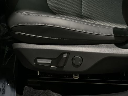 Used 2024 Kia Niro EX Touring FWD image 17