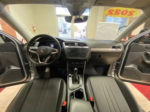 Used 2022 Volkswagen Tiguan SE image 28