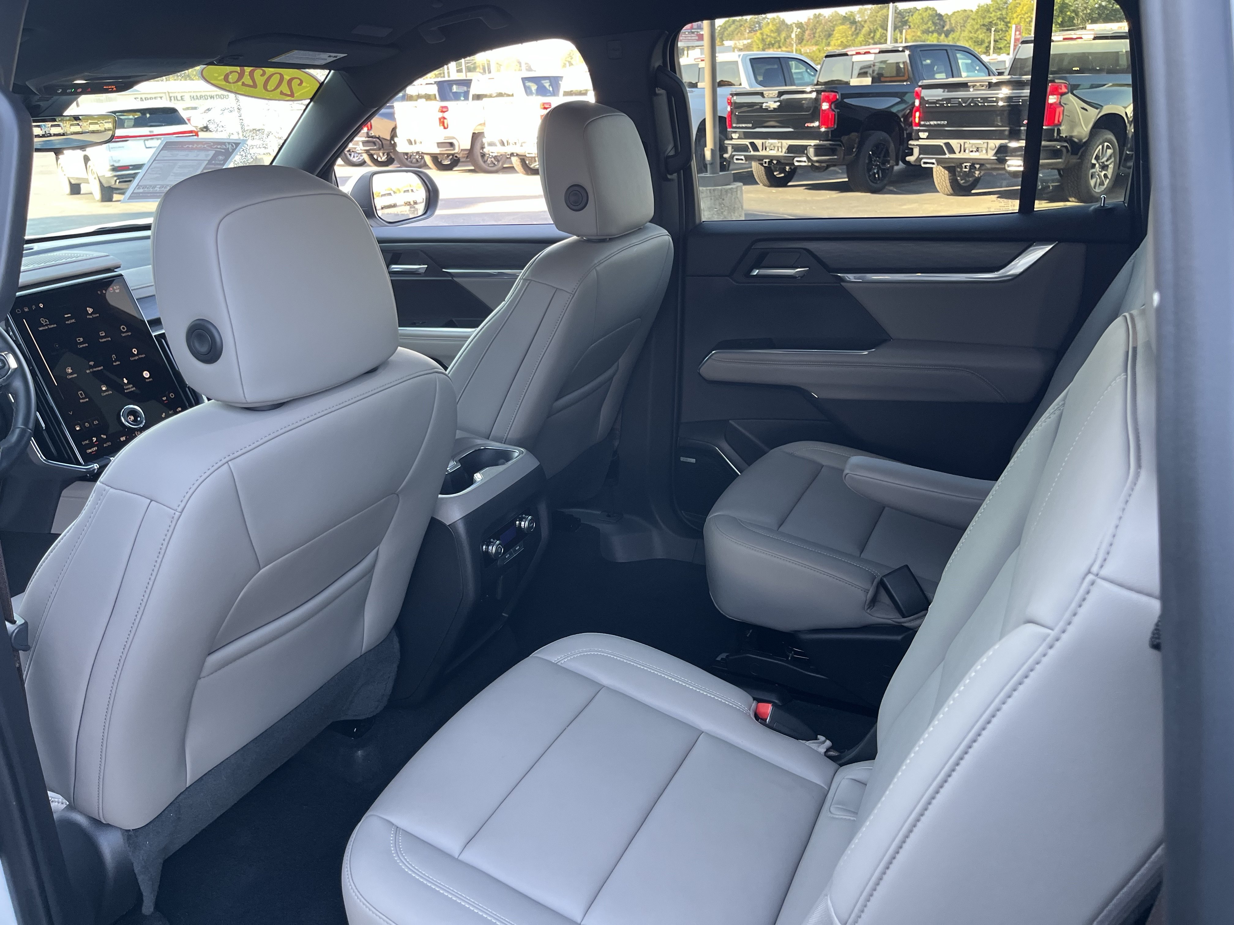 Used 2026 GMC Acadia Elevation w/ Elevation Premium Package FWD image 7