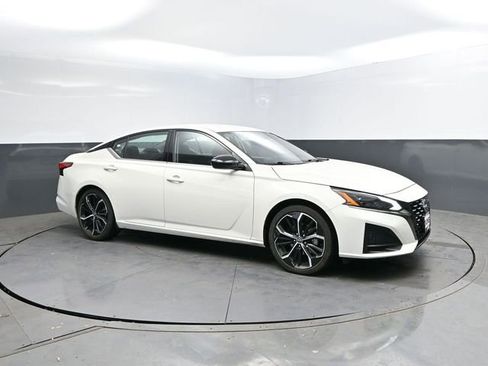 Used 2025 Nissan Altima 2.5 SR image 5