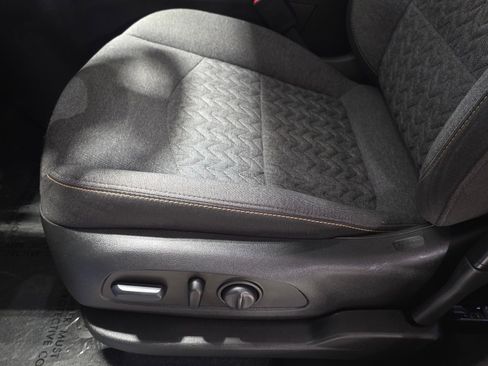 Used 2024 Chevrolet Equinox LT FWD image 23