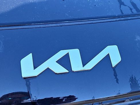 Certified 2023 Kia Niro EX image 32