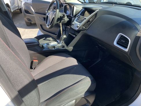 Used 2017 Chevrolet Equinox LT FWD image 18