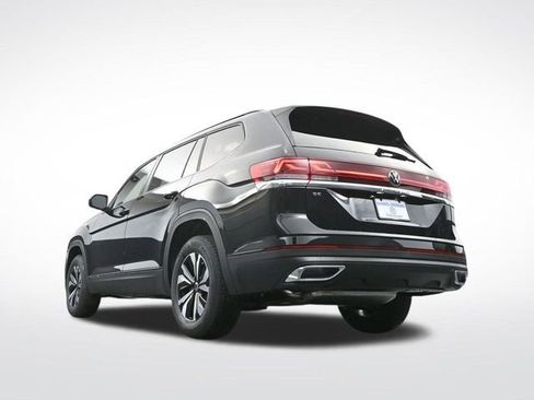 Used 2025 Volkswagen Atlas SE FWD image 34