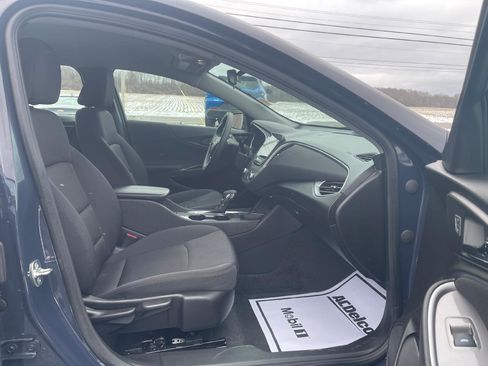 Used 2025 Chevrolet Malibu LT image 9