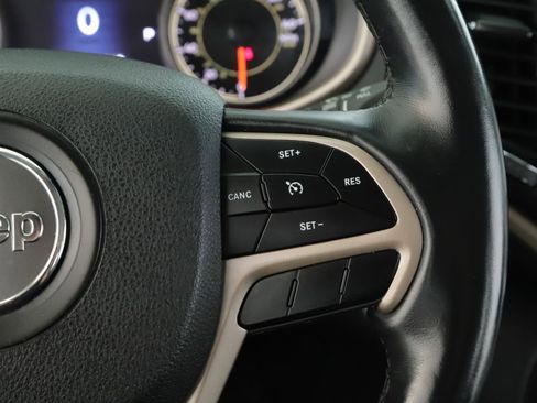 Used 2018 Jeep Cherokee Limited image 8