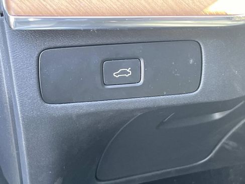 Used 2024 Volvo XC90 B5 Plus image 23