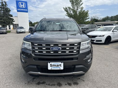 Used 2017 Ford Explorer XLT w/ Equipment Group 202A AWD/4WD image 7