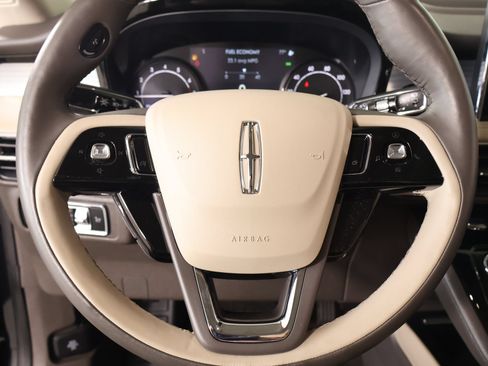 Used 2022 Lincoln Corsair AWD w/ Premium Package image 3