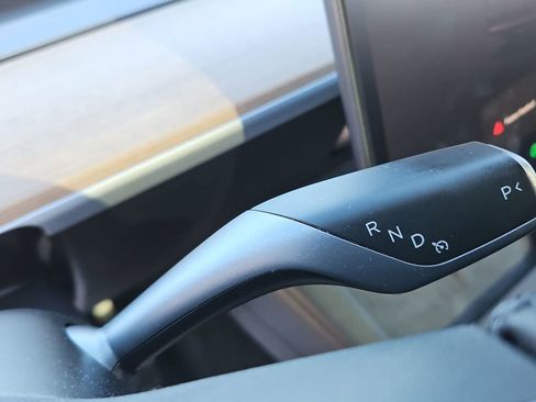 Used 2023 Tesla Model Y Performance image 17