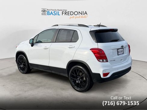 Used 2022 Chevrolet Trax LT w/ Driver Confidence Package image 3