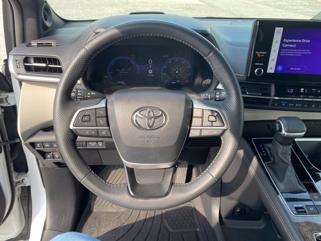 Certified 2025 Toyota Sienna Platinum AWD/4WD image 6