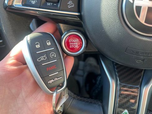 Used 2020 Alfa Romeo Stelvio Quadrifoglio image 19