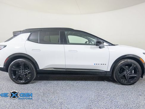 Used 2024 Chevrolet Equinox EV RS FWD image 8