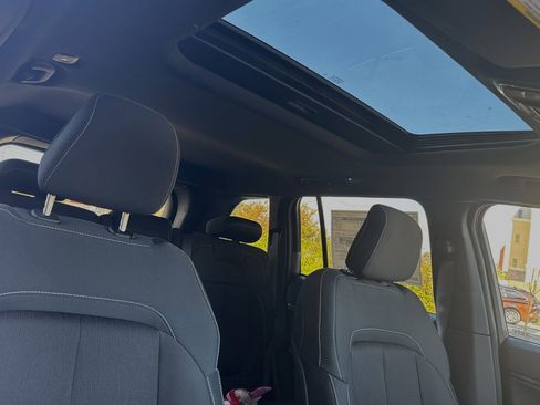 Used 2025 Jeep Grand Cherokee Laredo X image 16