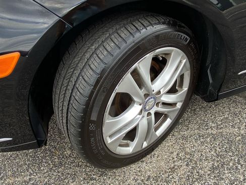 Used 2011 Mercedes-Benz E 350 4MATIC Sedan image 36