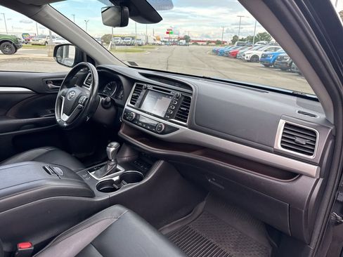 Used 2018 Toyota Highlander XLE image 23
