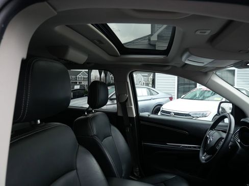 Used 2019 Dodge Journey Crossroad w/ Nav & Sun Group image 28