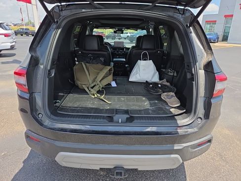 Used 2025 Honda Pilot TrailSport image 5