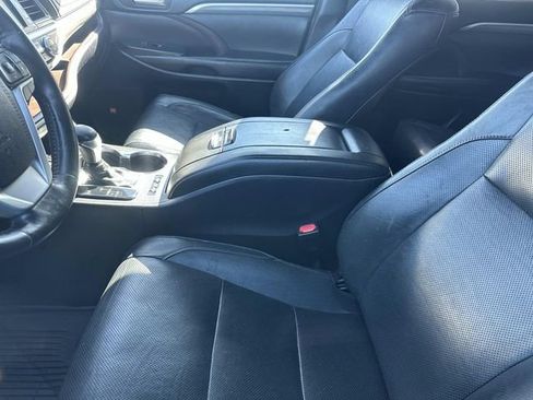 Used 2019 Toyota Highlander Limited Platinum image 9
