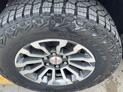 Used 2020 GMC Sierra 1500 AT4 image 14