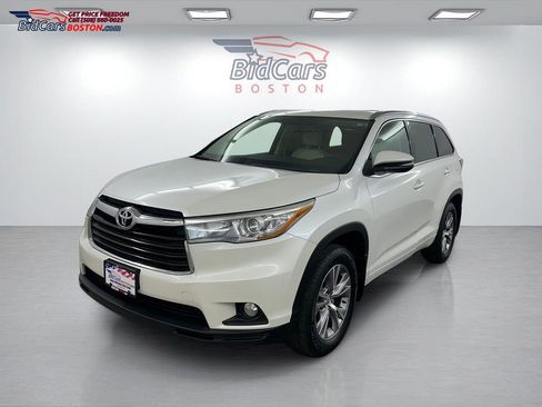 Used 2015 Toyota Highlander XLE AWD/4WD image 1