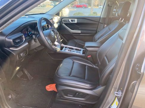 Used 2023 Ford Explorer XLT w/ Equipment Group 202A image 17
