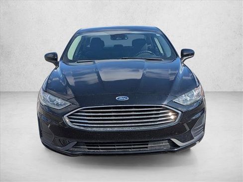 Used 2019 Ford Fusion SE image 2