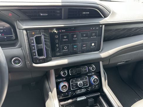 Used 2024 GMC Yukon XL Denali w/ Denali Reserve Package AWD/4WD image 23