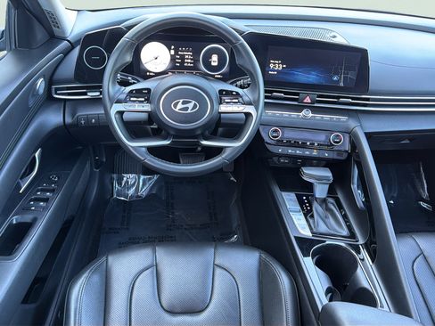 Used 2025 Hyundai Elantra Limited FWD image 3