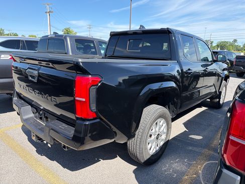 Used 2024 Toyota Tacoma SR5 AWD/4WD image 6