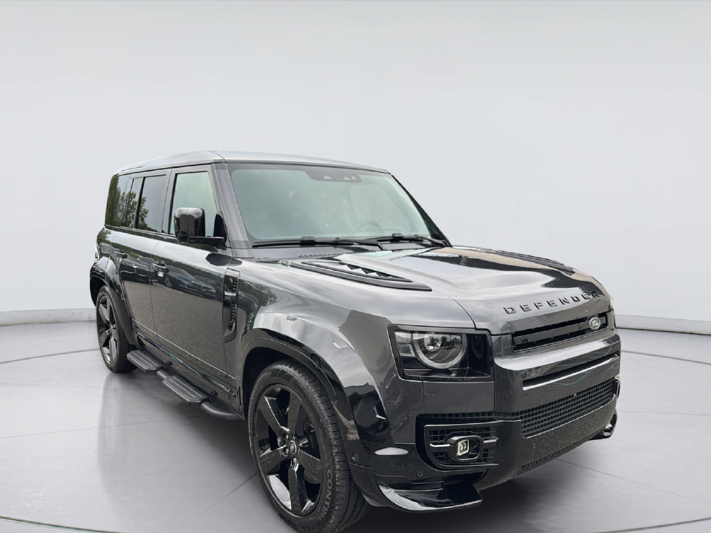 Used 2025 Land Rover Defender 110 V8 AWD/4WD image 4