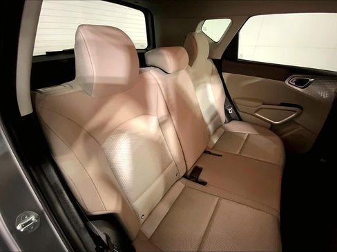 Certified 2025 Kia Soul LX w/ LX Technology Package FWD image 23