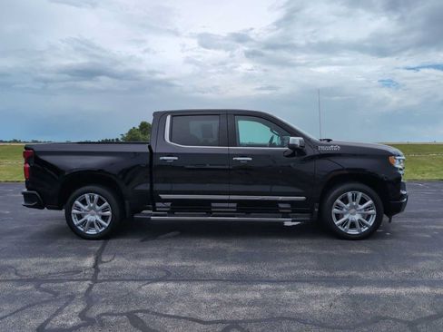 Used 2023 Chevrolet Silverado 1500 High Country w/ High Country Premium Package AWD/4WD image 17