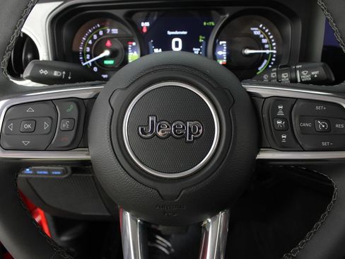 Used 2025 Jeep Wrangler Unlimited Sahara AWD/4WD image 12