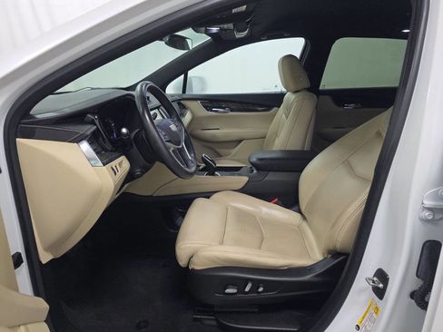 Used 2017 Cadillac XT5 FWD image 6