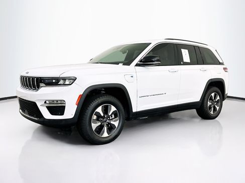 Used 2022 Jeep Grand Cherokee Limited 4xe w/ Luxury Tech Group II AWD/4WD image 3