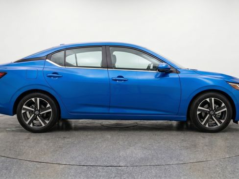 Used 2025 Nissan Sentra SV FWD image 11