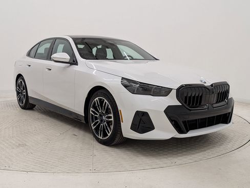 New 2026 BMW 530i xDrive w/ M Sport Package AWD/4WD image 7