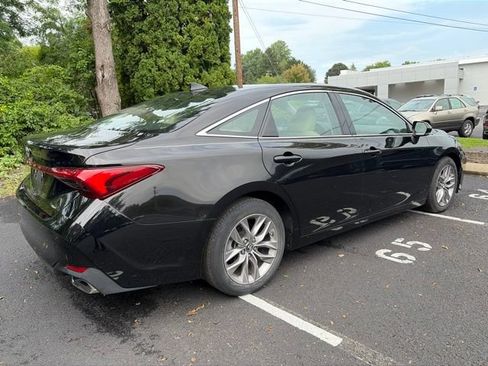 Used 2019 Toyota Avalon XLE w/ Moonroof Package FWD image 4